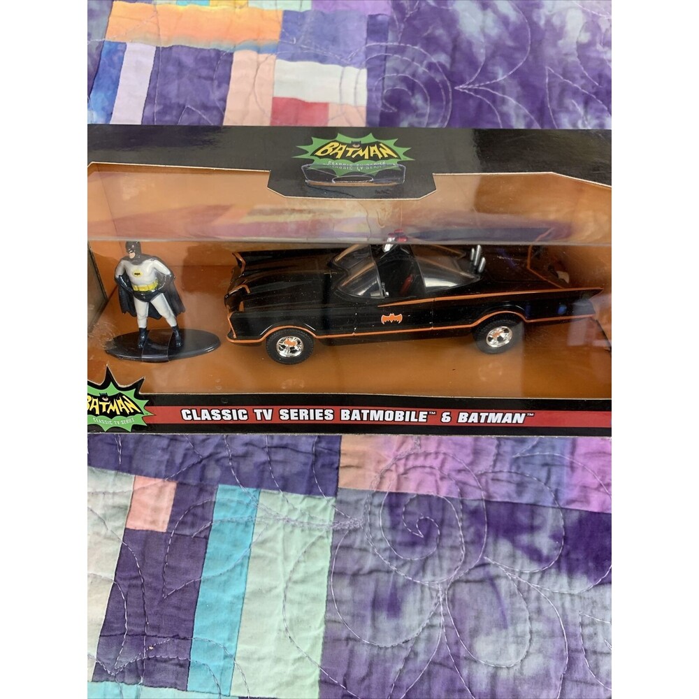 NEW Jada Toys 31703 Batman Classic 1966 TV BATMOBILE 1:32 Scale Vehicle & Figure - Picture 5 of 7